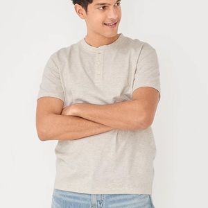 Never worn mens American Eagle henley tee short sleeve